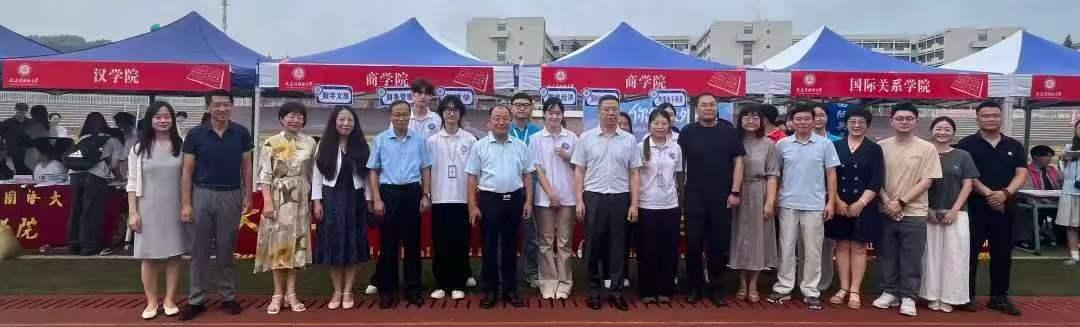 迎新季 | 赴新途 绽青春——商学院2026年迎新工作圆满完成